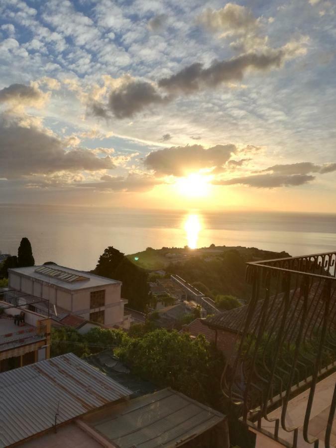 Iriss Bed and Breakfast Taormina Buitenkant foto