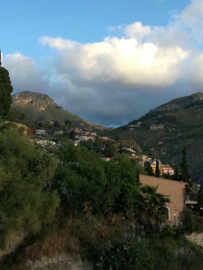 Iriss Bed and Breakfast Taormina Buitenkant foto