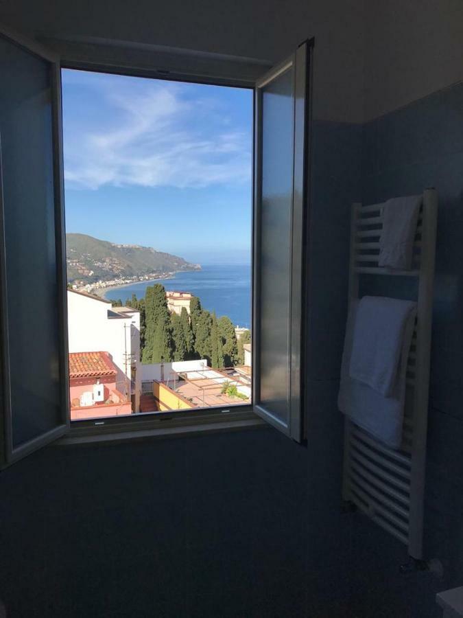 Iriss Bed and Breakfast Taormina Buitenkant foto